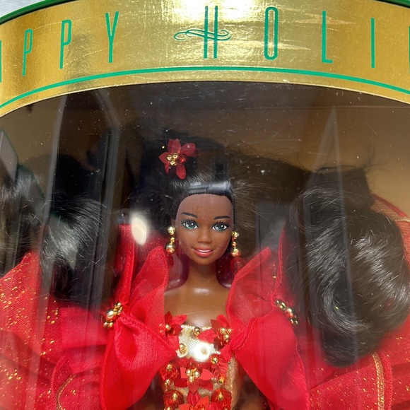 Happy Holidays Barbie - Picture 2 of 9
